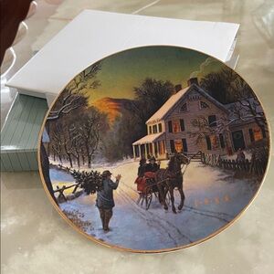 Vintage Avon Collectibles 1988 Christmas Plate “ Home For The Holidays”
